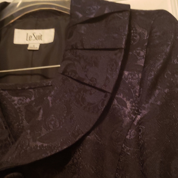 Suit - Picture 2 of 5